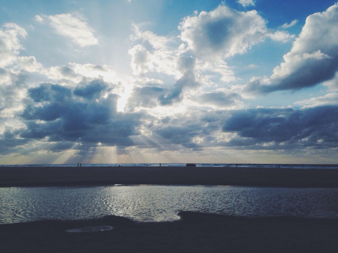 water, sky, sea, cloud - sky, tranquil scene, tranquility, scenics, beauty in nature, cloud, cloudy, nature, horizon over water, waterfront, idyllic, rippled, calm, reflection, outdoors, no people, river