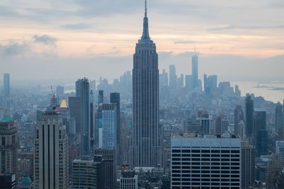 New york skyline from the top of the rock observation deck in rockefeller center sunset view 