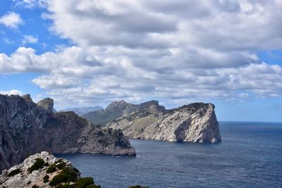 Scenic view of cloudy sky over sea