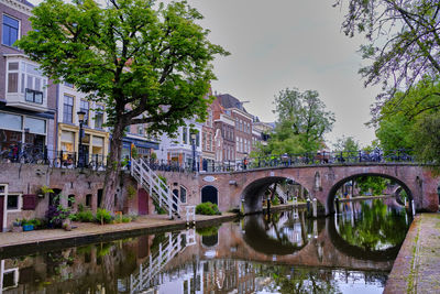 Arch bridge over river in city