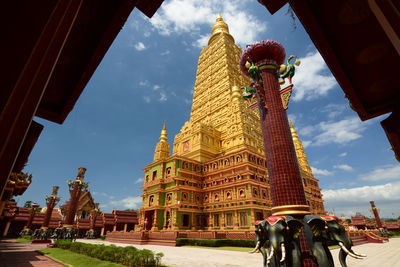 Wat maha that wachiramongkol, or wat bang thong. na nuea. krabi province. thailand