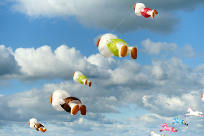 Dieppe, 18 sep 2022. kites flying over the beach. 21st edition of the international kite festival.