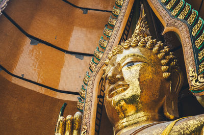 Low angle view of statue against temple building