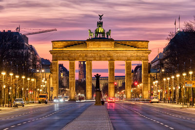 The famous brandenburg gate in berlin before sunrise