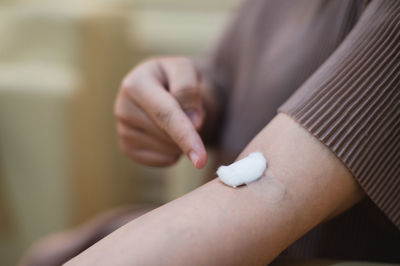 Close-up of hand holding cigarette