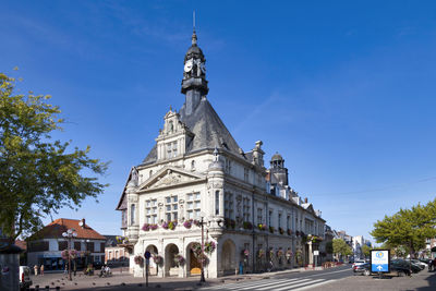 Peronne, france - september 12 2020 - the peronne town hall is a 16th and 18th century building.