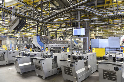 Machines for transport and sorting plant in a printing shop