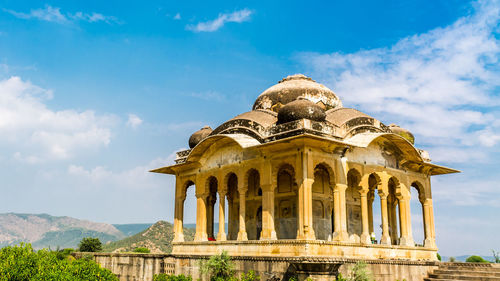 Spooky ruins of bhangarh fort, the most haunted place in india