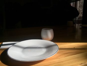 Close-up of empty bowl on table