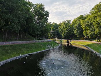 Fountain in lake against sky