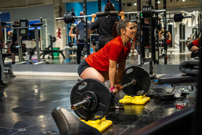 Portrait of young woman exercising in gym