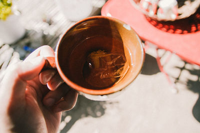 Close-up of hand holding coffee cup