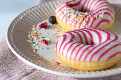 Close-up of donut in plate on table