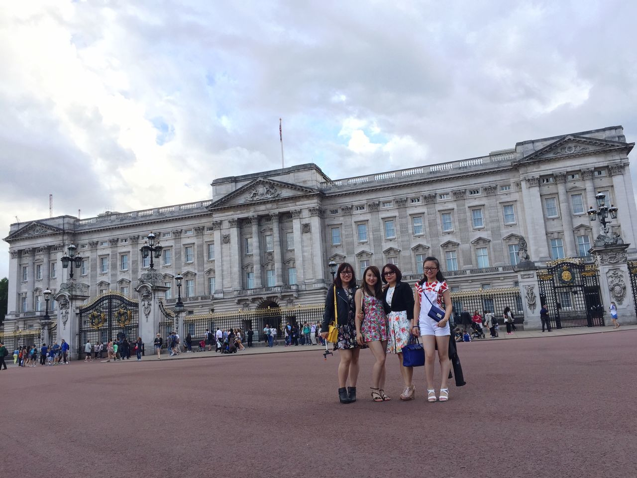 architecture, building exterior, built structure, sky, large group of people, person, cloud - sky, men, lifestyles, history, leisure activity, cloud, cloudy, street, mixed age range, walking, city, travel destinations, travel