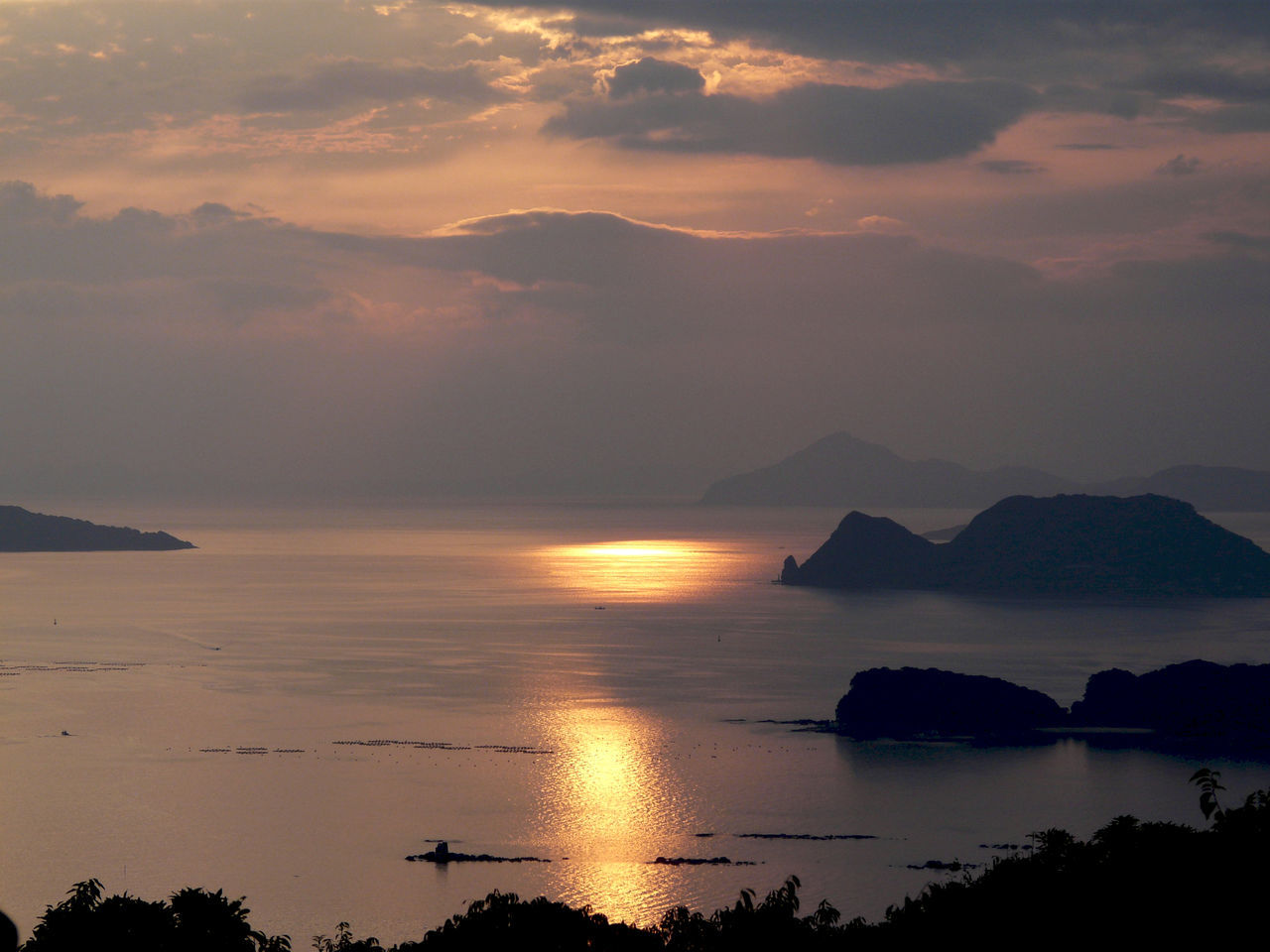 SCENIC VIEW OF SUNSET OVER SEA