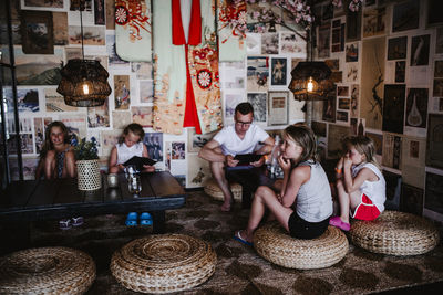 Father with daughters in restaurant