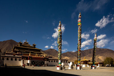 Tibetan prayer flags tied into a pillar in front of the temple