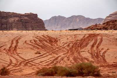 Wadi rum jordan view over desert dunde and rock mountains