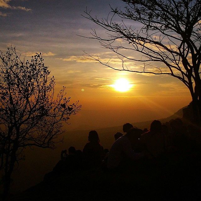 sunset, sun, silhouette, scenics, beauty in nature, tranquil scene, sky, tranquility, lifestyles, leisure activity, tree, nature, orange color, men, person, sunlight, idyllic, togetherness, vacations