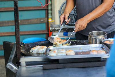 The original chive cake of the tieu people sold for more than 40 years at xa tay market