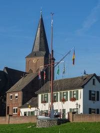 The village of grieth at the river rhine