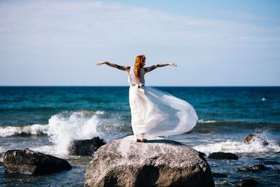 Waves splashing on rocks