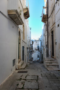 Narrow alley amidst buildings in city