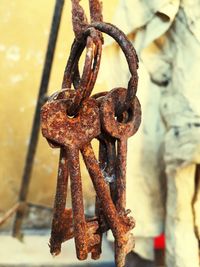 Close-up of rusty metal chain