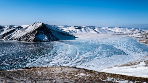 Baikal, full of energy, an ice desert ...