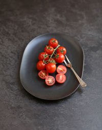 Close-up of cherries in bowl