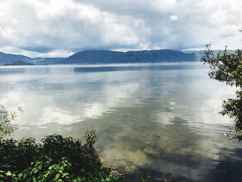 Scenic view of lake and mountains against sky