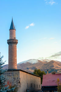 Erzurum ulu mosque, palandoken mountain background. erzurum, turkey