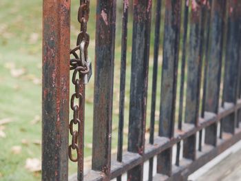 Close-up of rusty metal chain