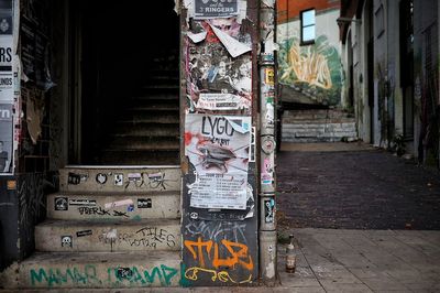 Graffiti on wall of building