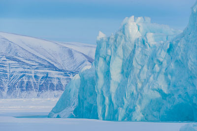 Frozen iceberg in front of mountain