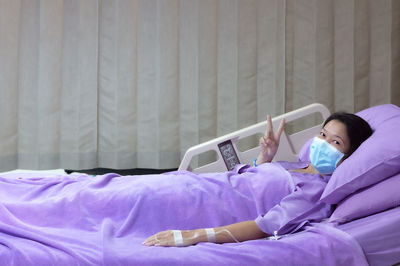 Female patient smiling and showing encouragement in the hospital room. medical health care concept