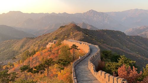 Scenic view of the great wall and mountains against sky