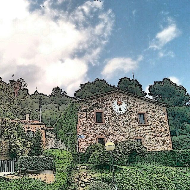 architecture, building exterior, built structure, sky, cloud - sky, house, cloud, roof, day, cloudy, sunlight, residential structure, outdoors, tree, wall - building feature, no people, residential building, old, low angle view, facade