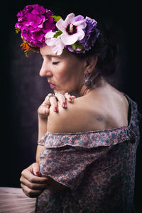 Woman with flowers on her head recalling the style of frida v