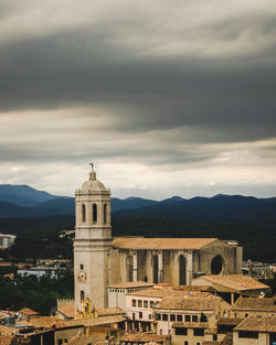 View of historic building against cloudy sky