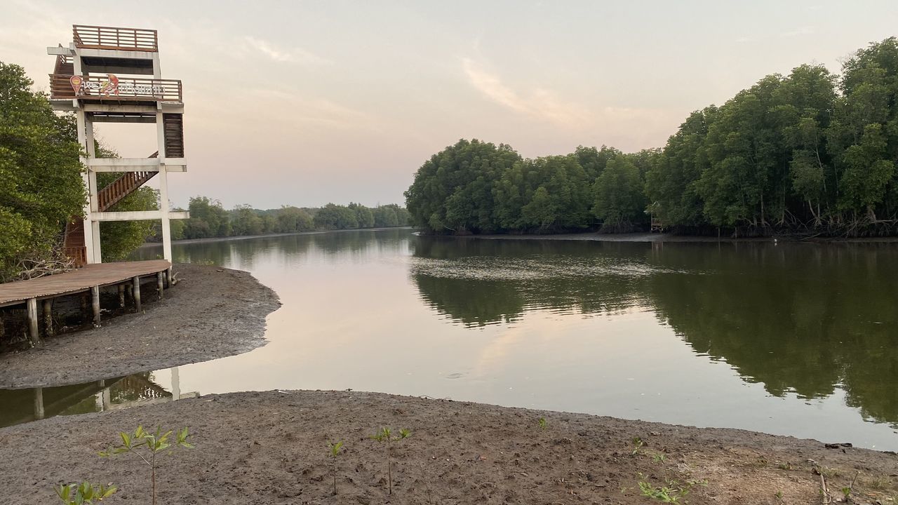 VIEW OF LAKE AGAINST SKY