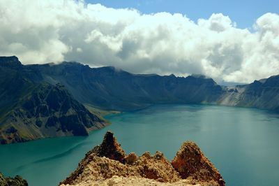 Panoramic view of lake and mountains against sky