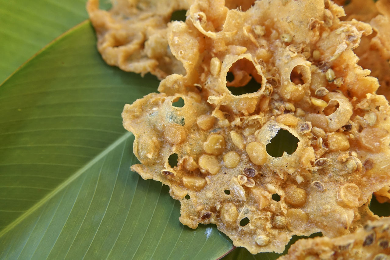 HIGH ANGLE VIEW OF COOKIES ON LEAF