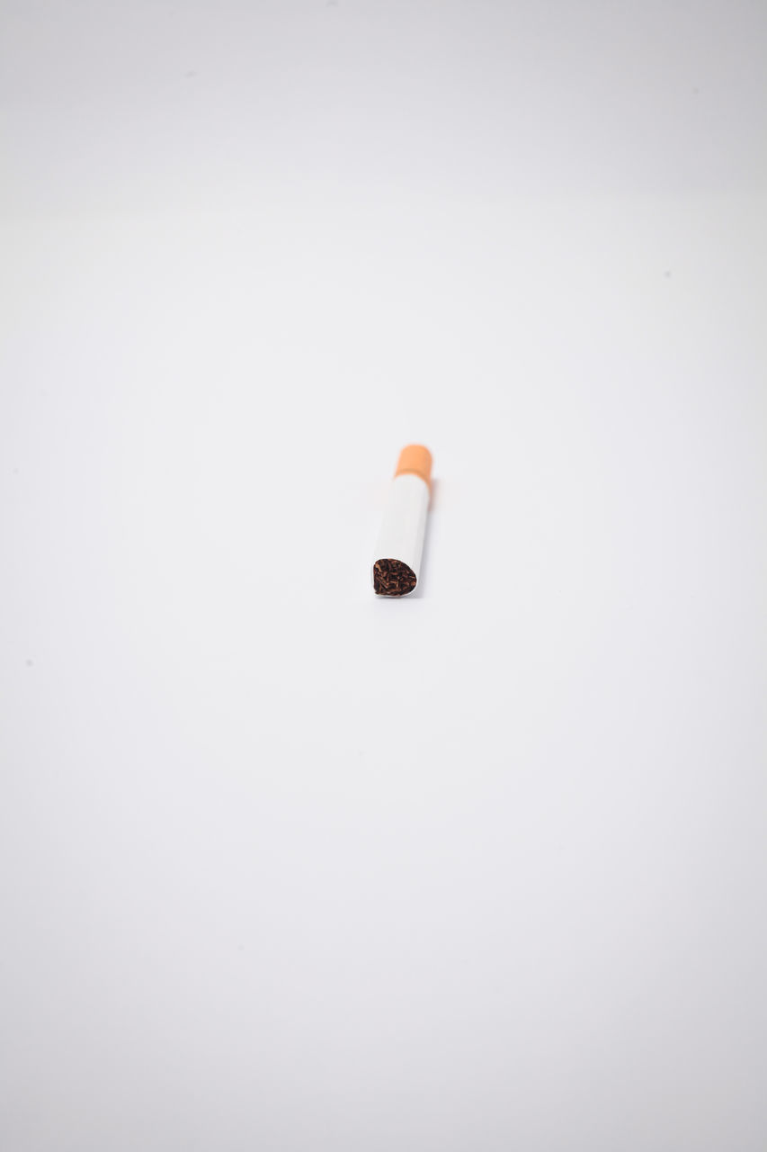 studio shot, no people, copy space, pill, indoors, single object, white background, dose, capsule, lighting