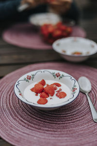 Yogurt with strawberries in bowl