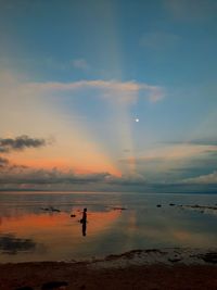 Photo taken when the sea water recedes in the afternoon 