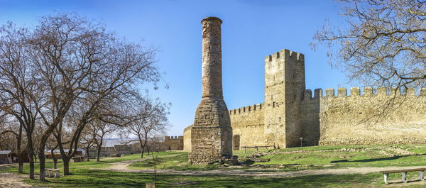 Old ruin building against sky