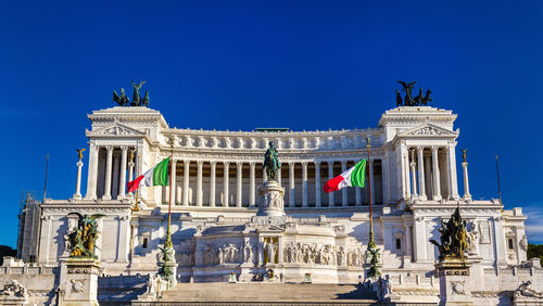 Statue of historical building against blue sky