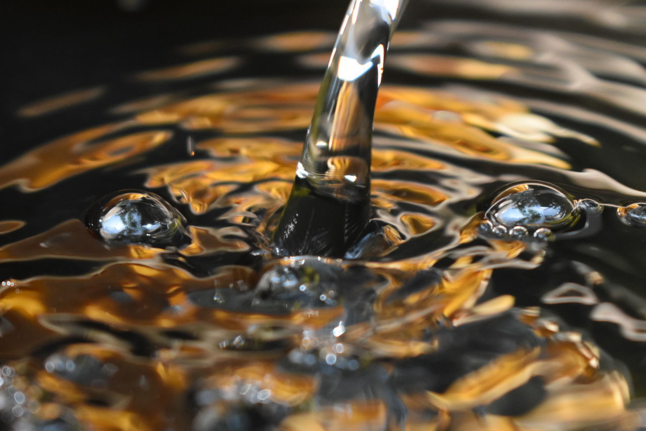 CLOSE UP OF WATER IN CONTAINER