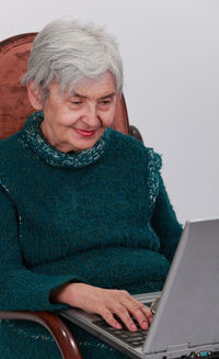 Portrait of smiling woman using mobile phone